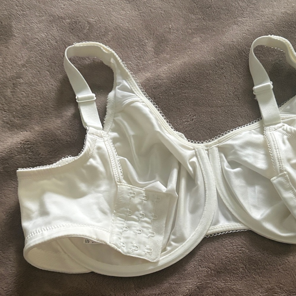 Wacoal White Full-Coverage Underwire Bra - Picture 3 of 5